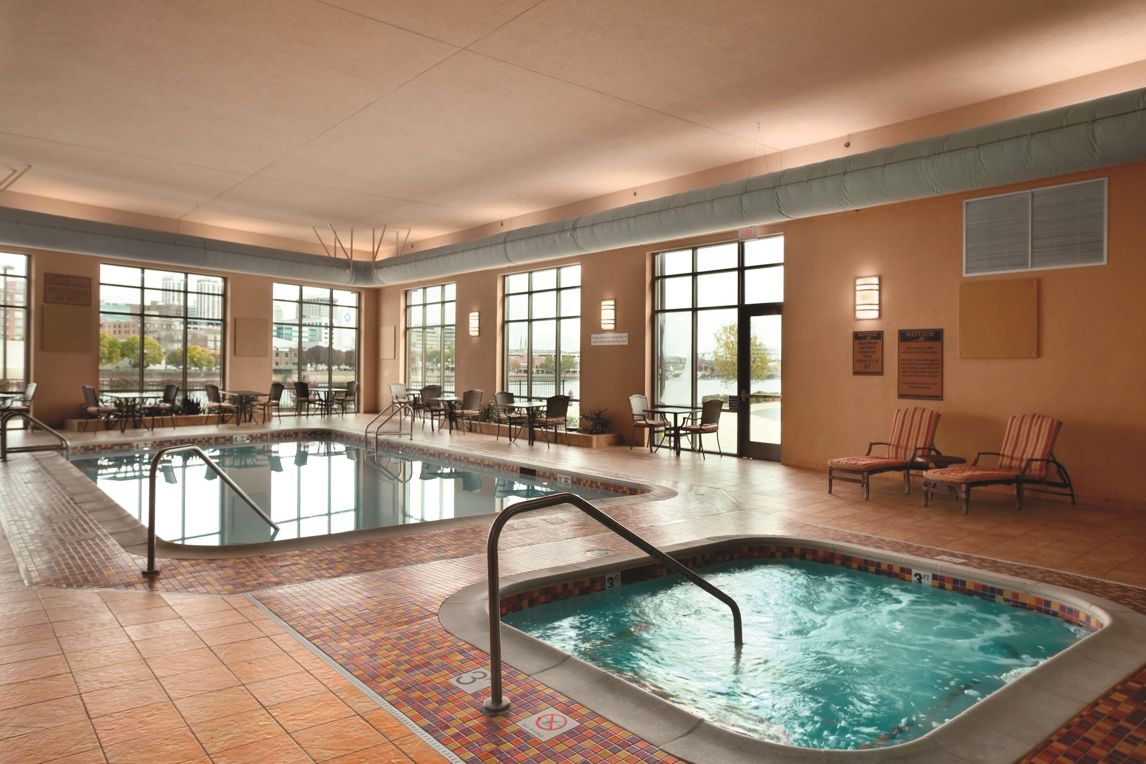 Embassy East And Riverfront Conference Center Hotel 4*
