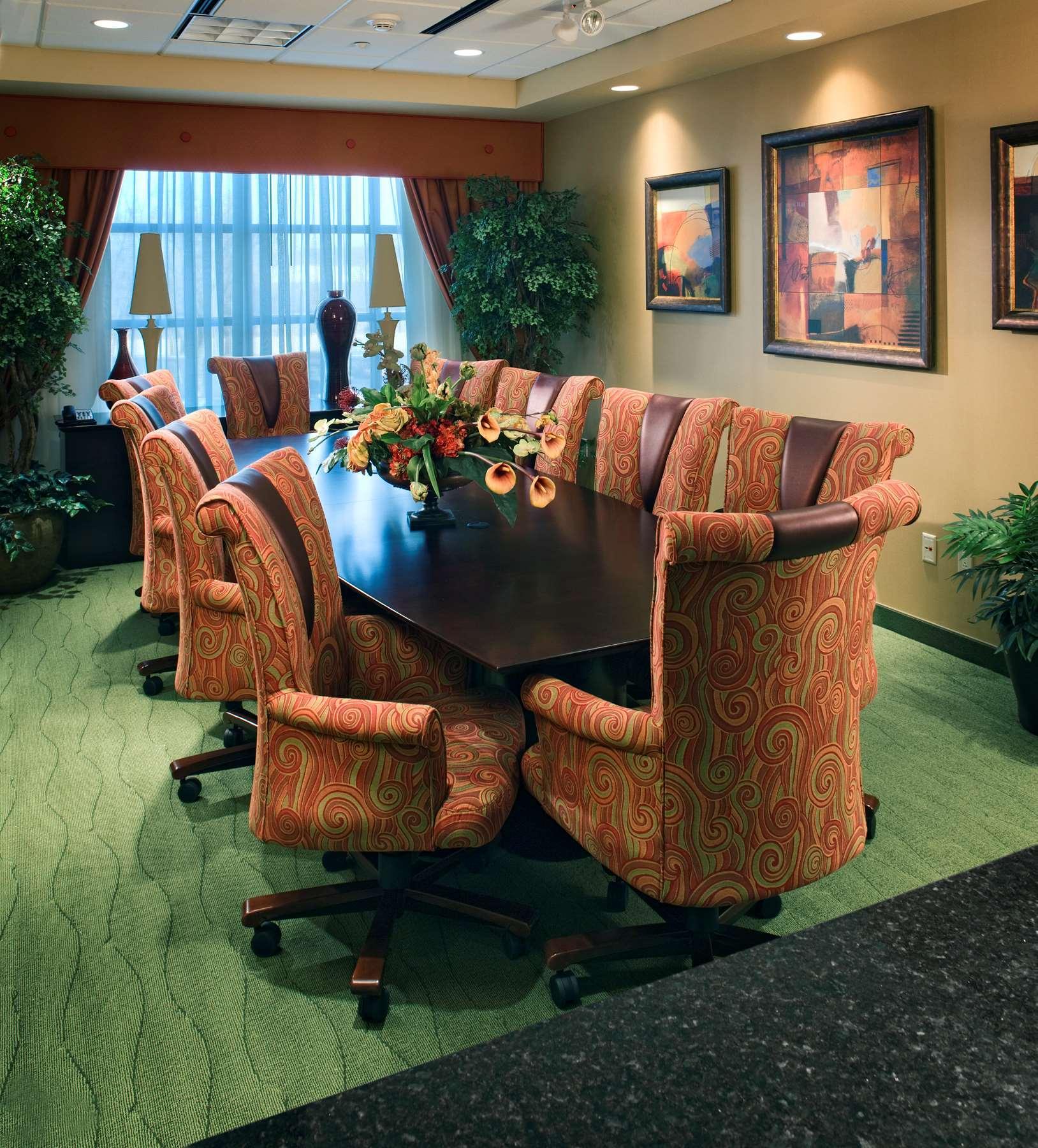 Embassy East And Riverfront Conference Center Hotel