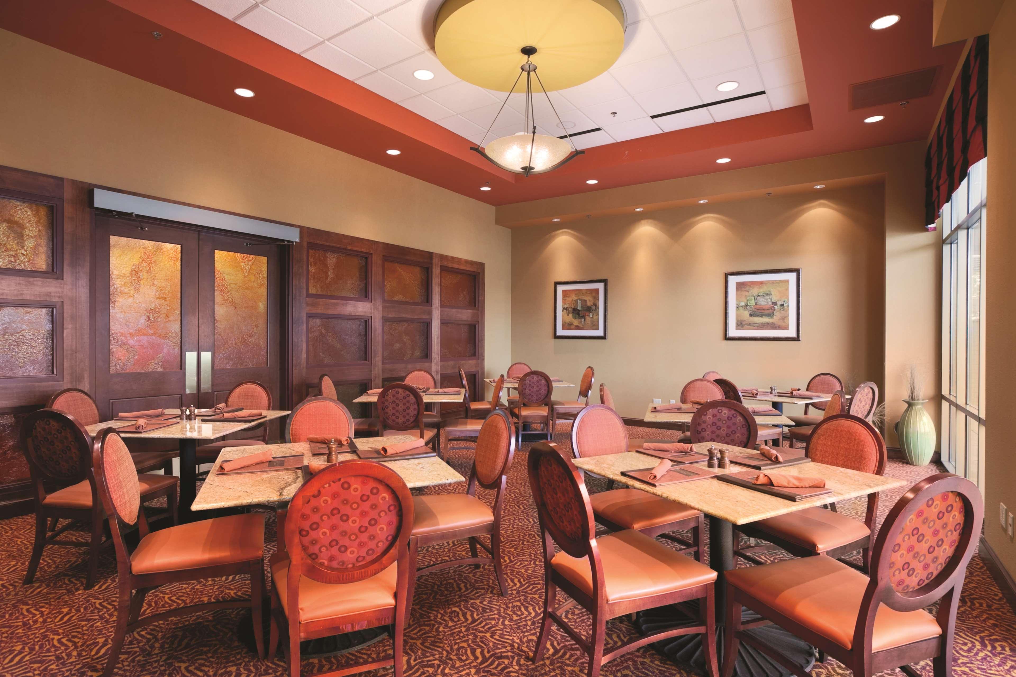 Embassy East And Riverfront Conference Center Hotel Peoria