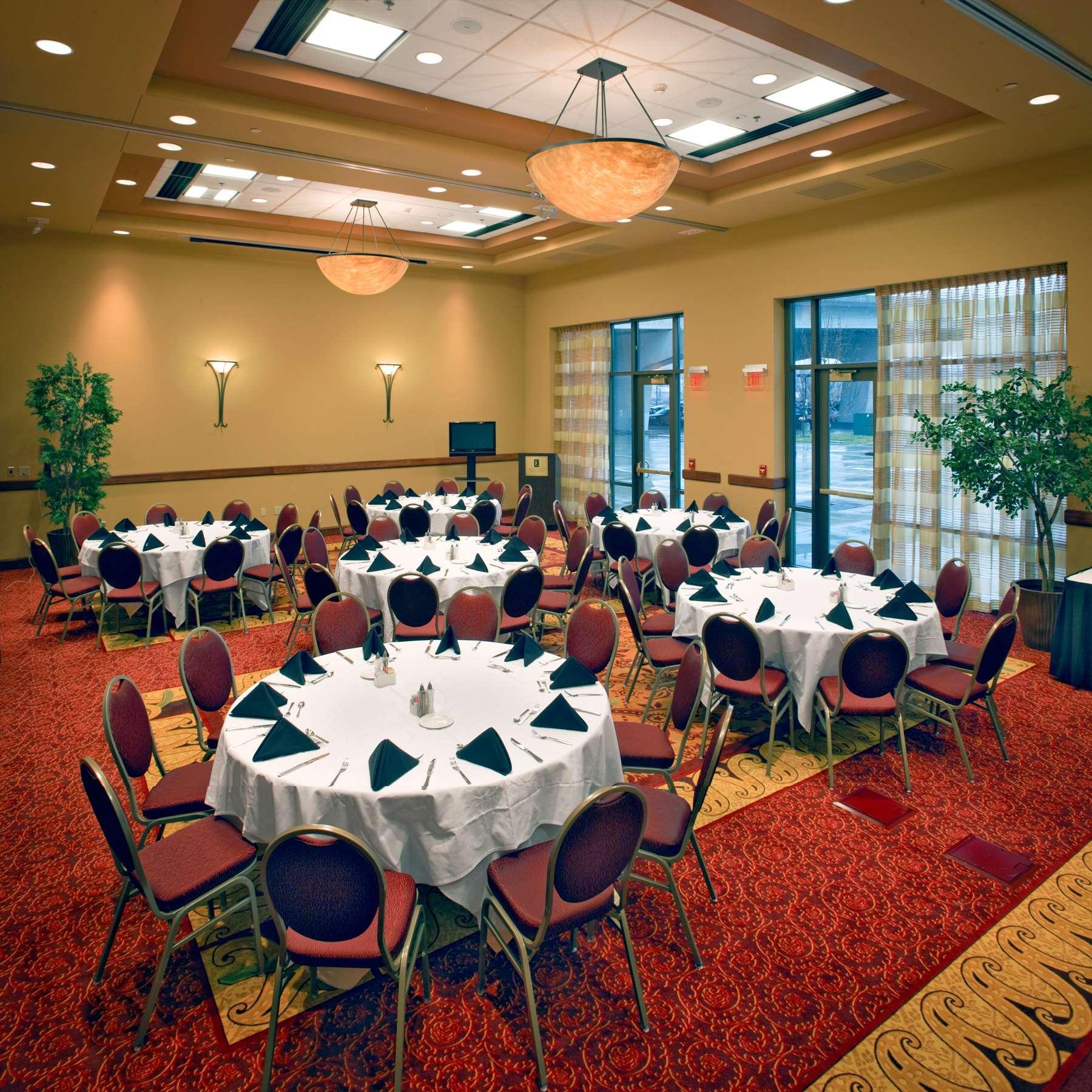 Embassy East And Riverfront Conference Center 4* Peoria