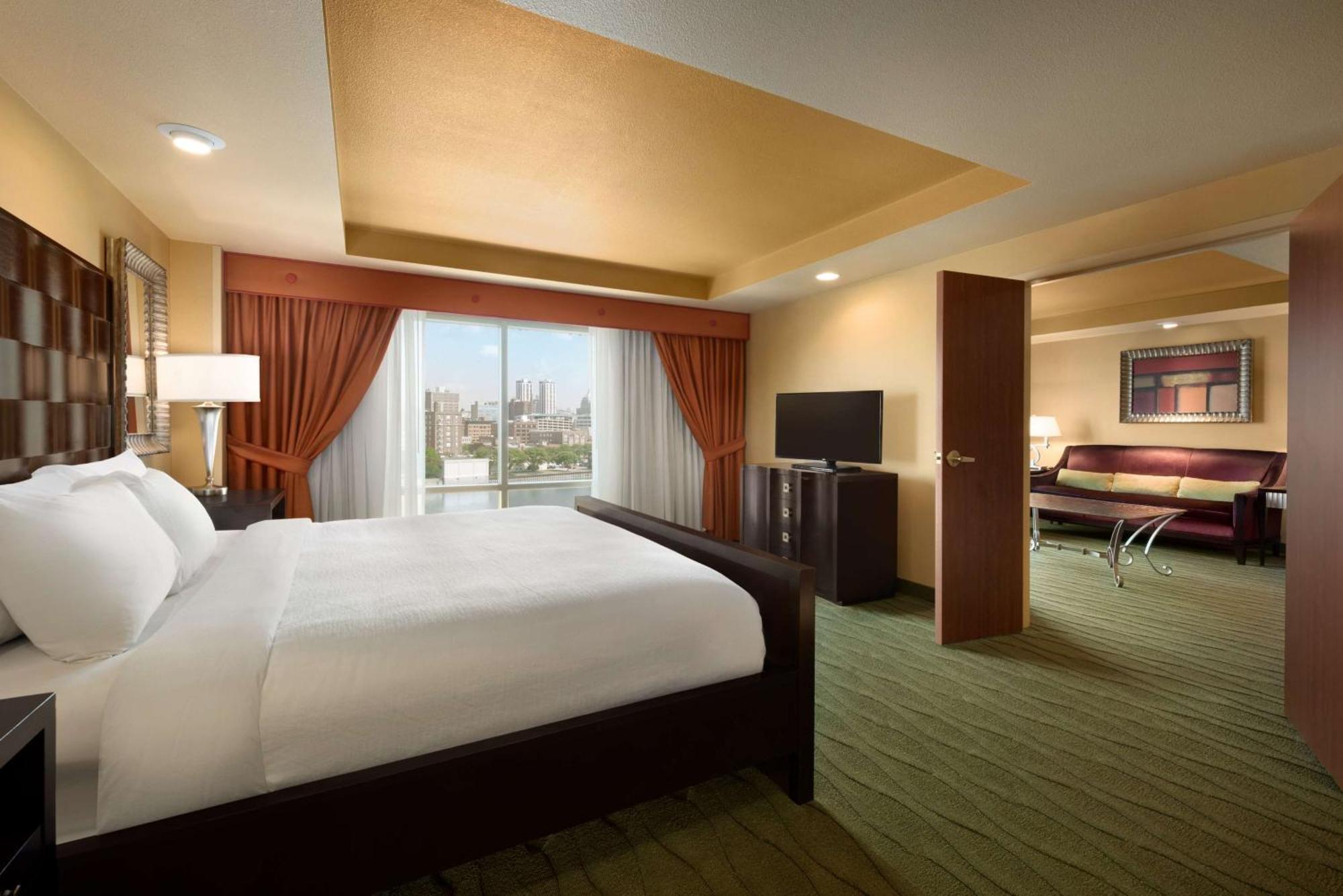 Hotel Embassy East And Riverfront Conference Center Peoria