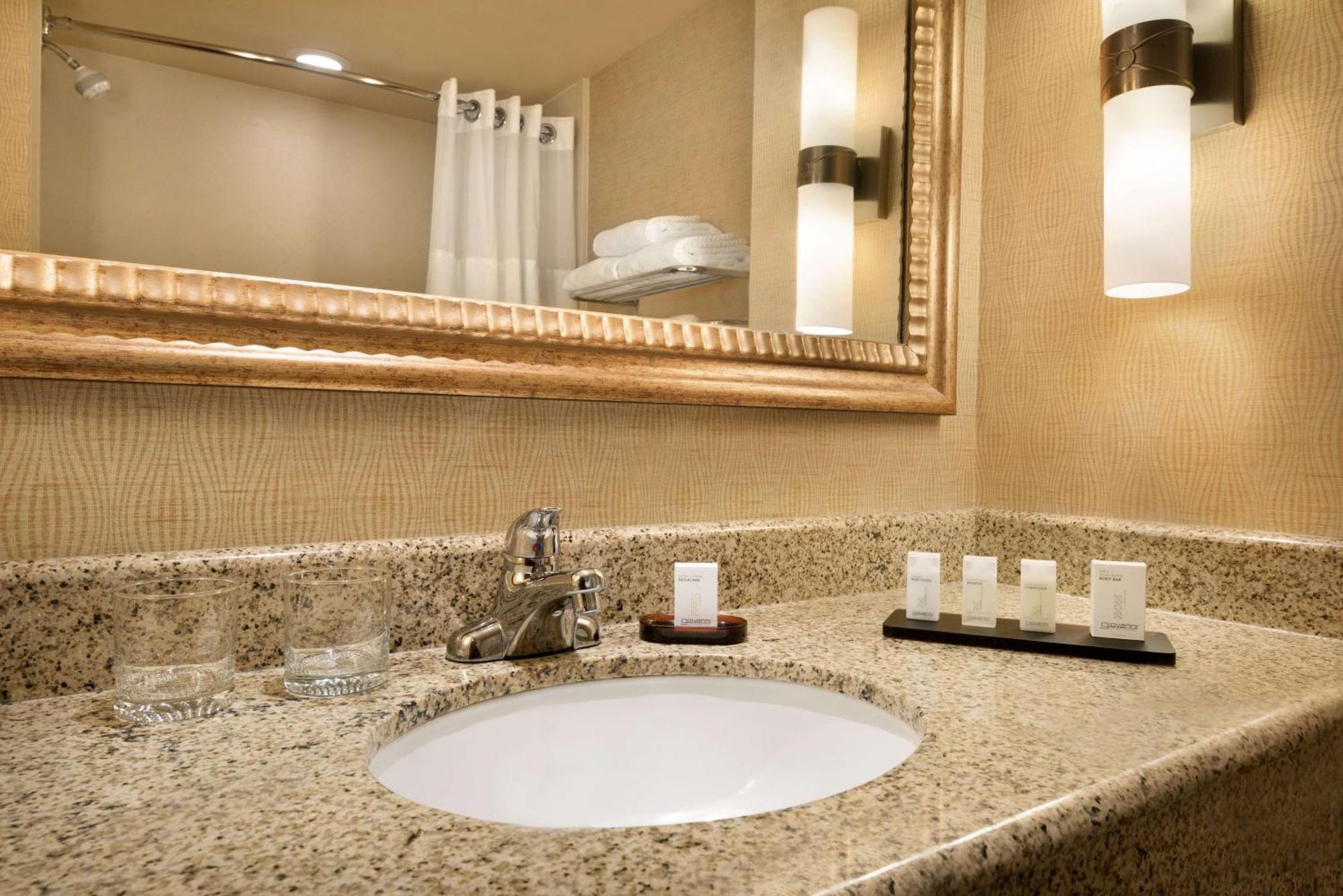 Embassy East And Riverfront Conference Center 4*