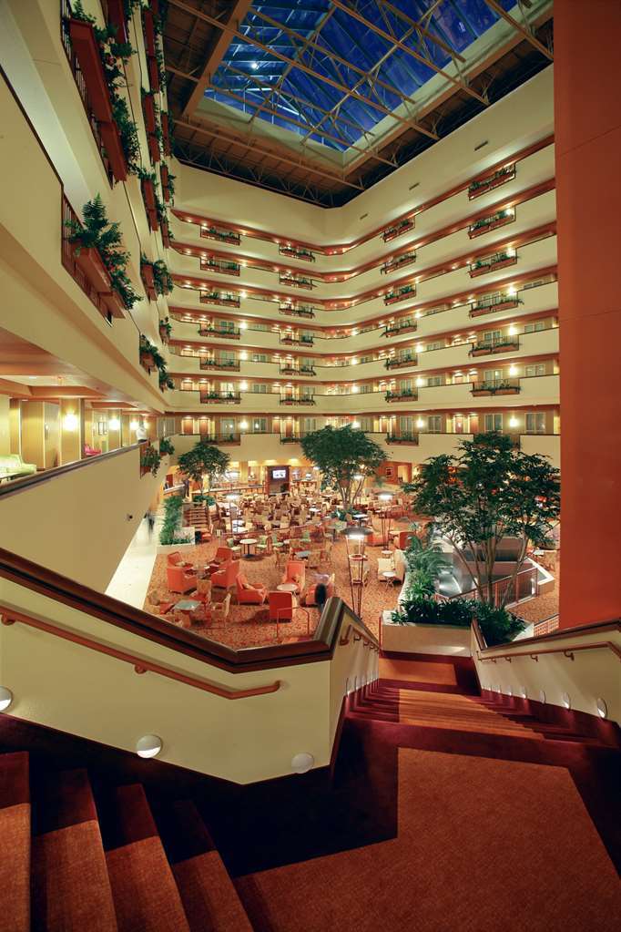 Hotel Embassy East And Riverfront Conference Center