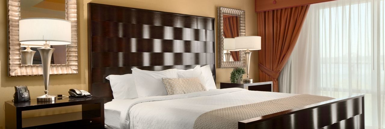 Hotel Embassy East And Riverfront Conference Center